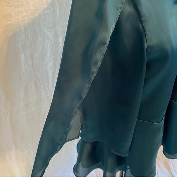 Lovers and Friends blue/green size small top. Tie front, flutter sleeves. Satiny - Picture 4 of 7